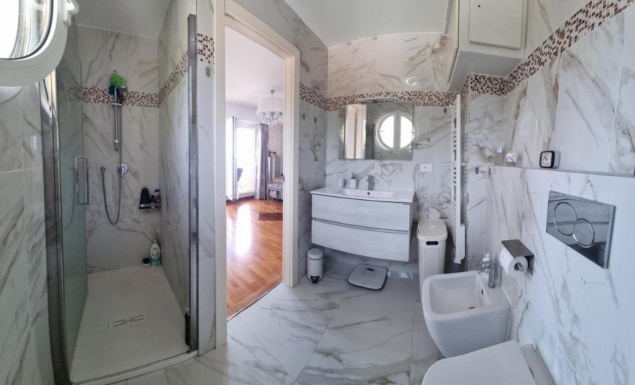 Dernier Etage D'Une Maison Roquebrune-Cap-Martin Luaran gambar